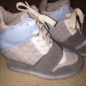 Arizona Jeans wedge sneakers size 9